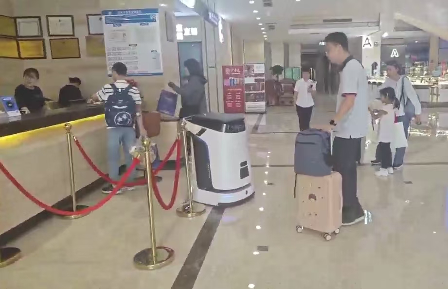 ”酒店清洁机器人“