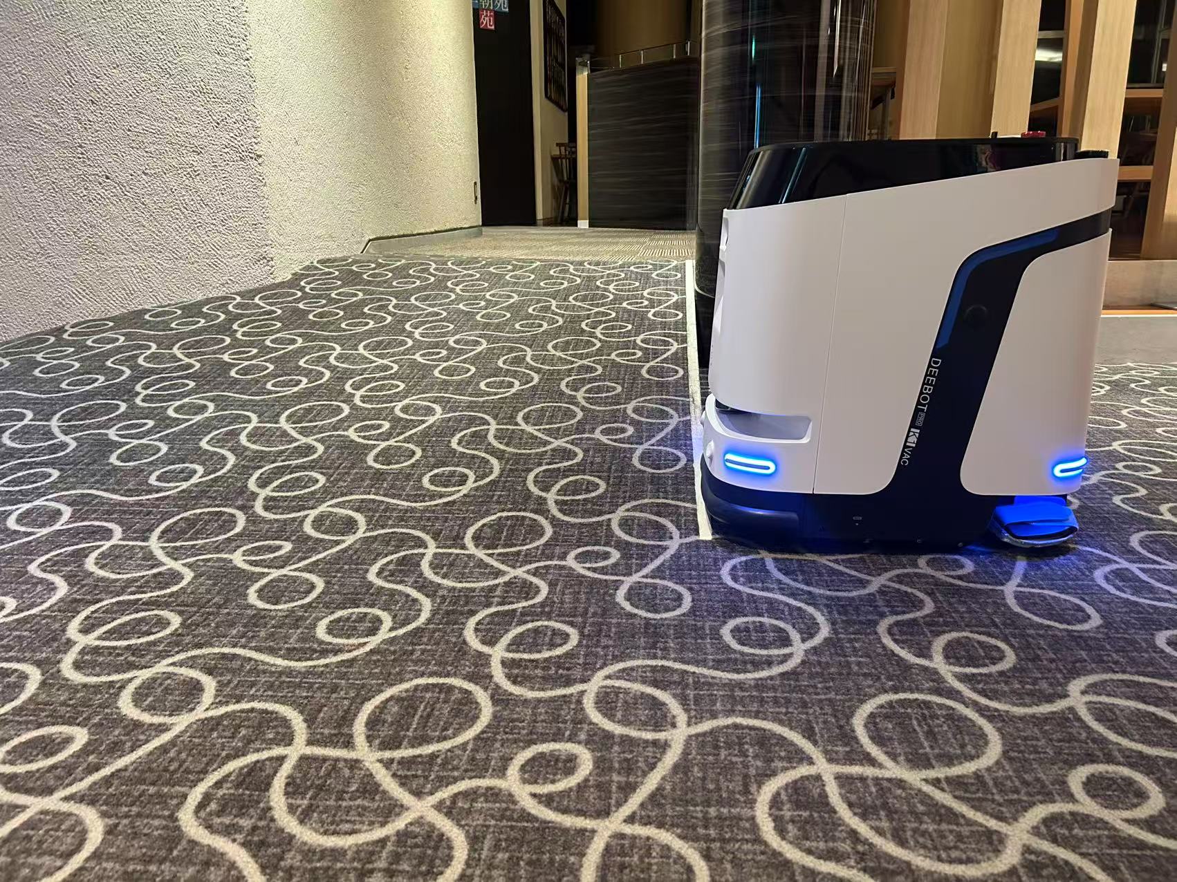 “酒店清洁机器人”