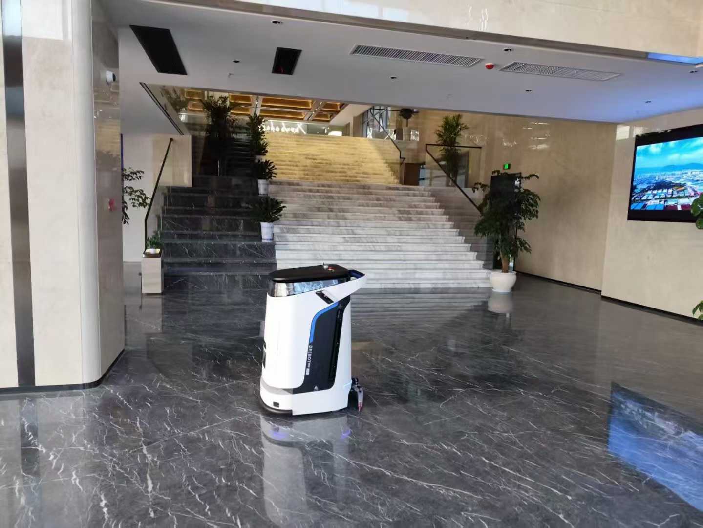 “写字楼无人洗地机”