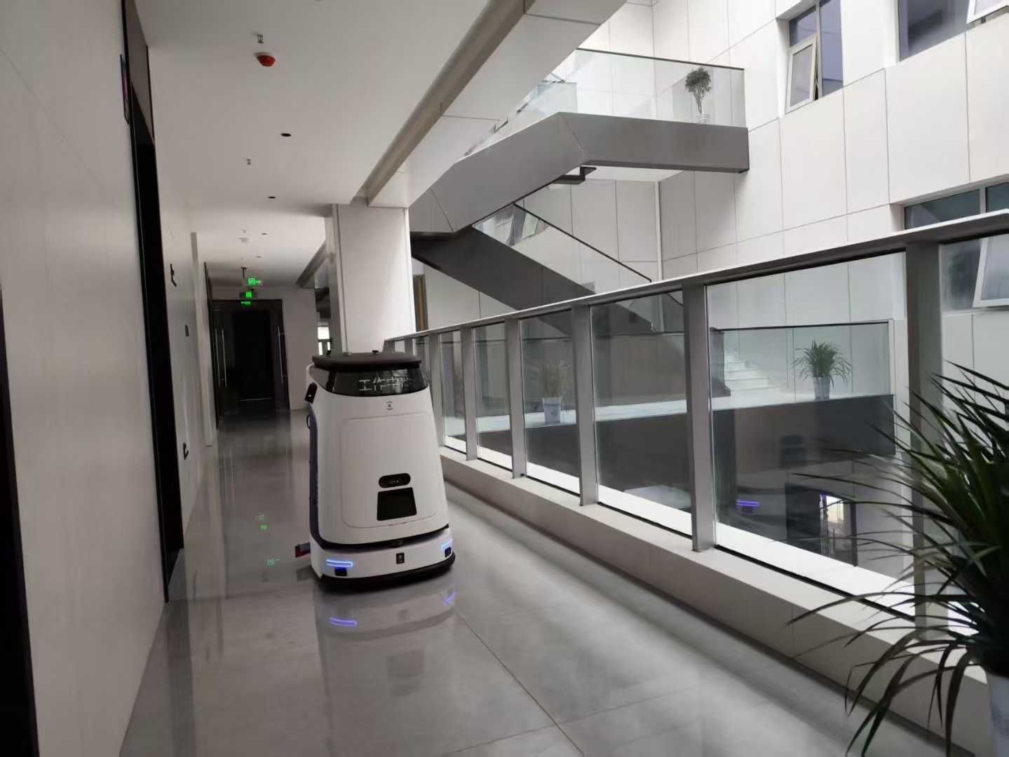 “写字楼无人洗地机”