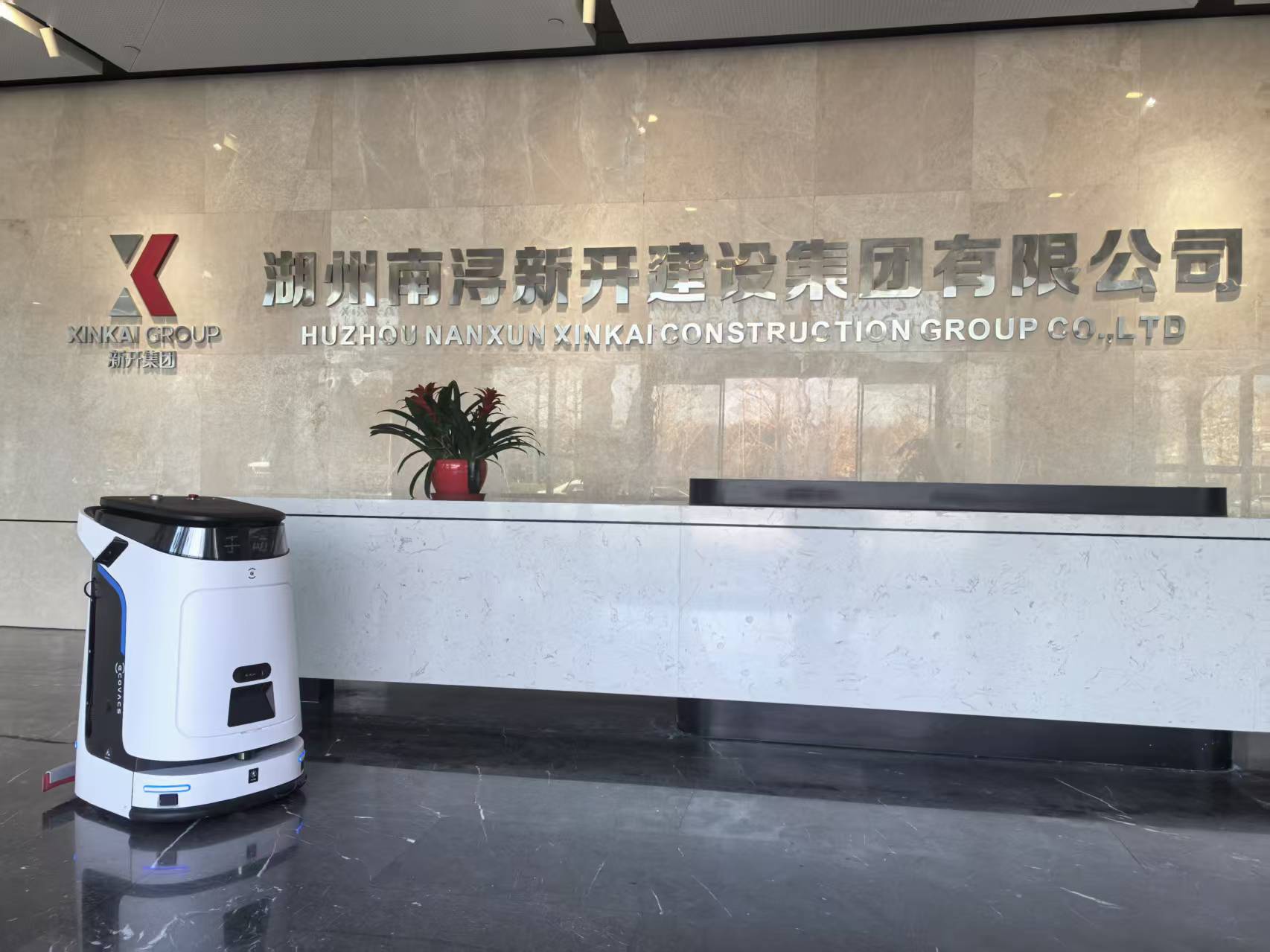 “写字楼清洁机器人”