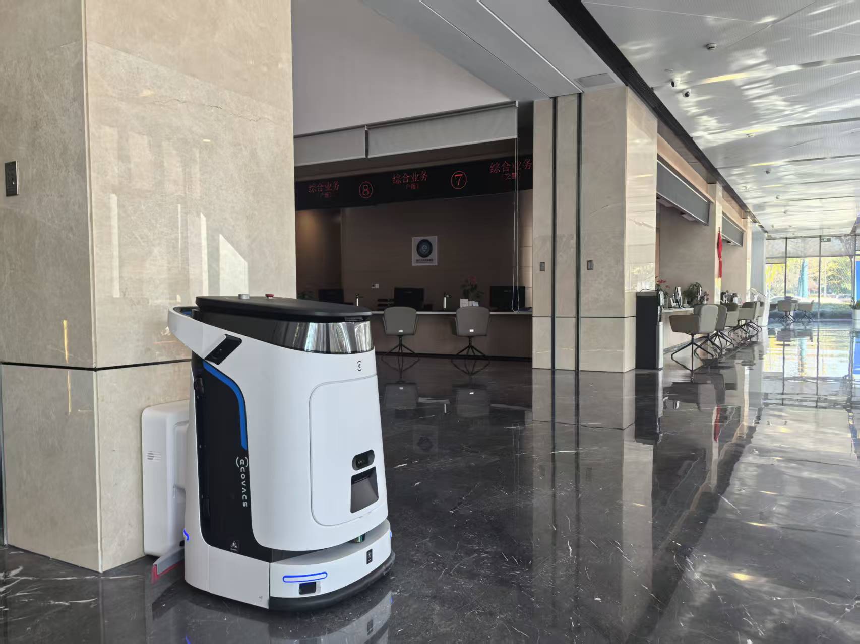 “写字楼清洁机器人”