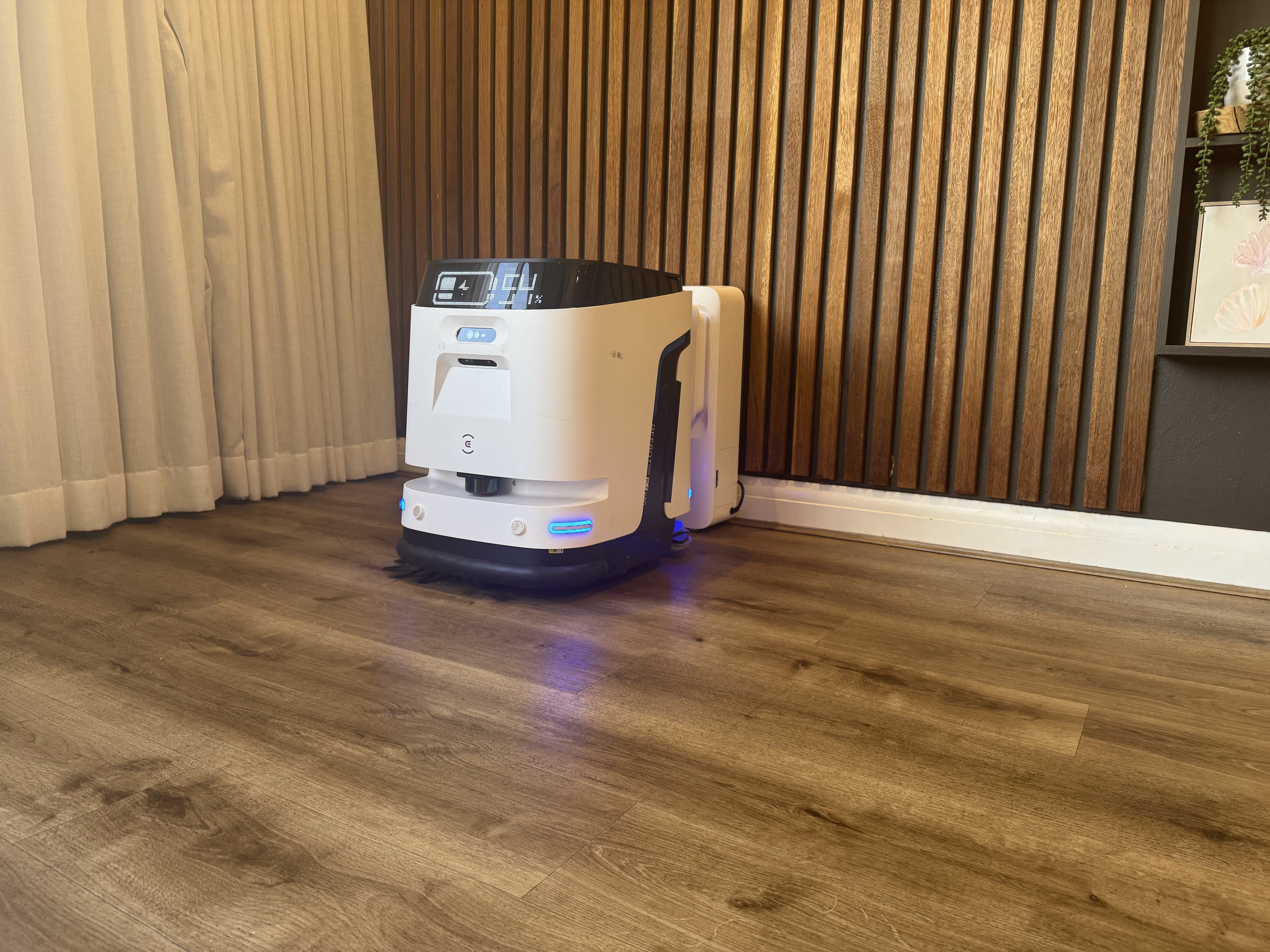 “酒店清洁机器人”